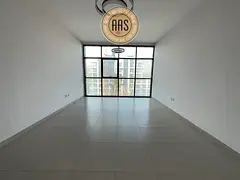 Prime location big size 1bhk 2bathrooms in 90k balcony wardrobes 1parking free