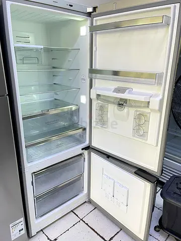 Siemens bottom freezer fridge 70x185cm