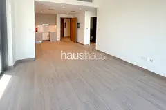 Vacant | Spacious living room | Bright