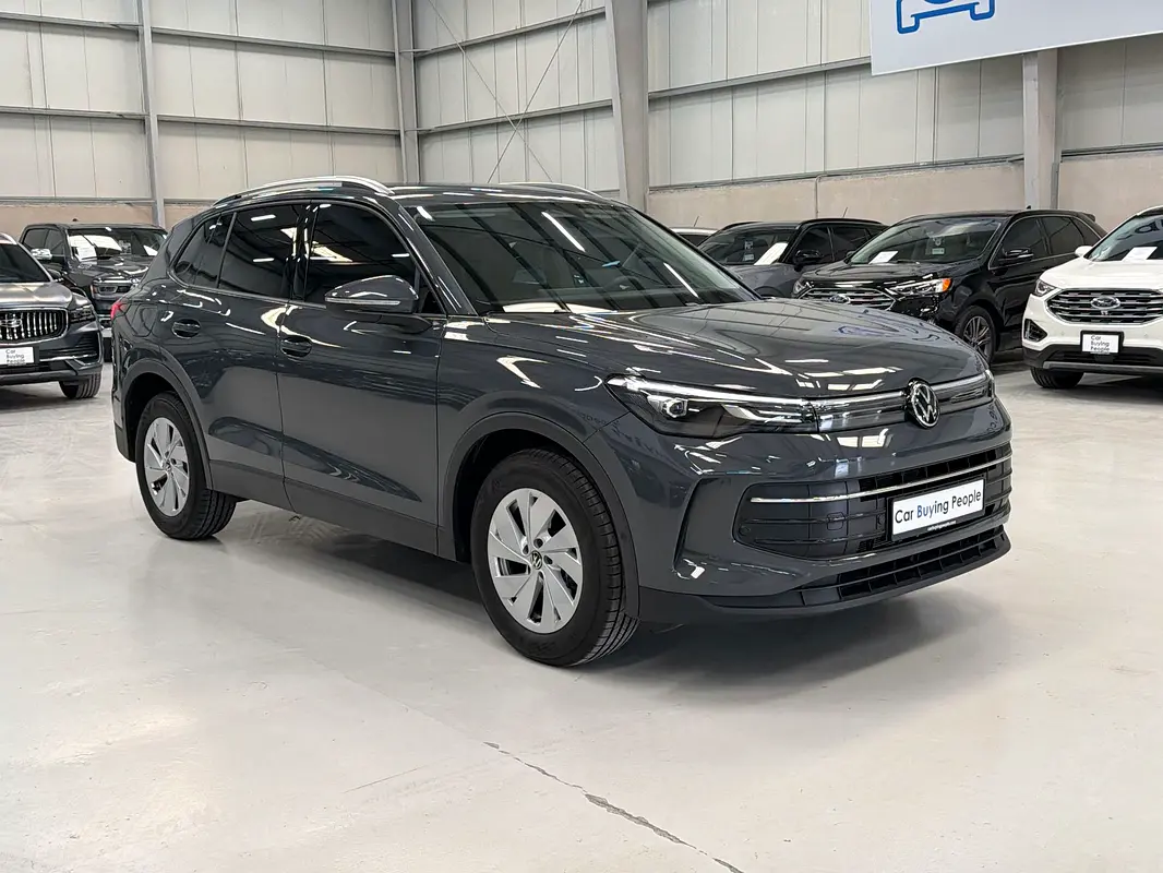Volkswagen Tiguan 2025 — photo 1 of 10