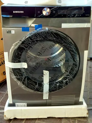 SAMSUNG 8kg AI Control Heatpump dryer brand new