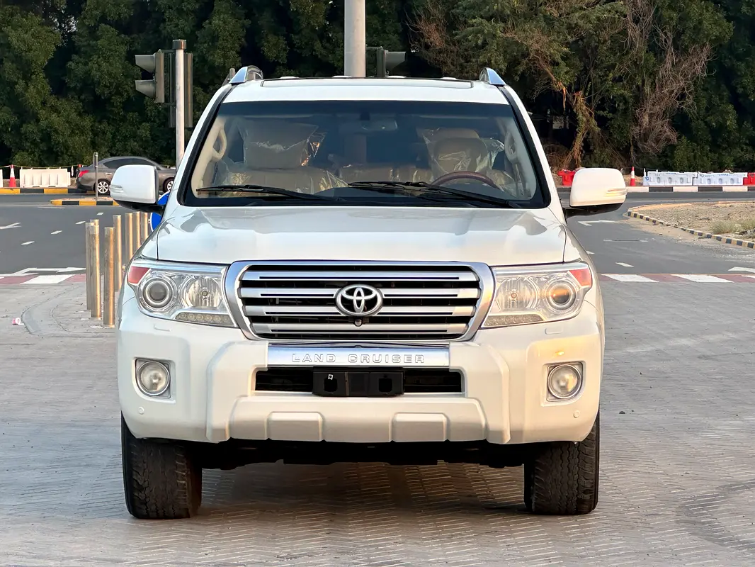 Toyota Land Cruiser 2014 — photo 1 of 20