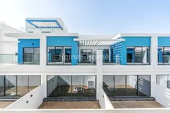 4BR Townhouse in Santorini I Close to Central Hub