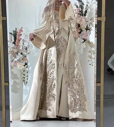 Elegant Traditional Wedding Dress with Intricate Embroidery