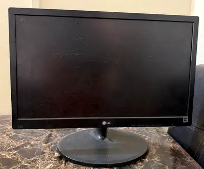 LG Monitor 19 inch