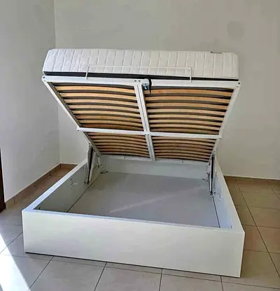 IKEA hydraulic king‑size bed (180 × 200 cm) with  IKEA mattress