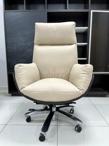 Luxurious Cream Office Chair in Excellent Condition