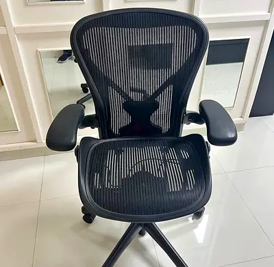 For selling Herman Miller Aeron chair good condition same look new