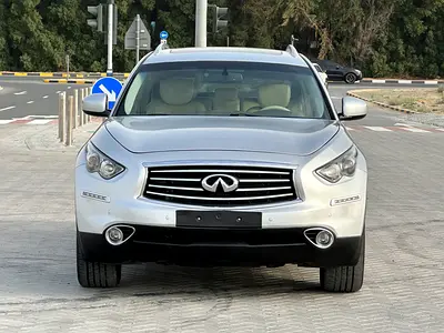 INFINITY QX70 MODEL 2015 GCC CAR PERFECT CONDITION INSIDE AND OUTSIDE FULL OPTION SUN ROOF