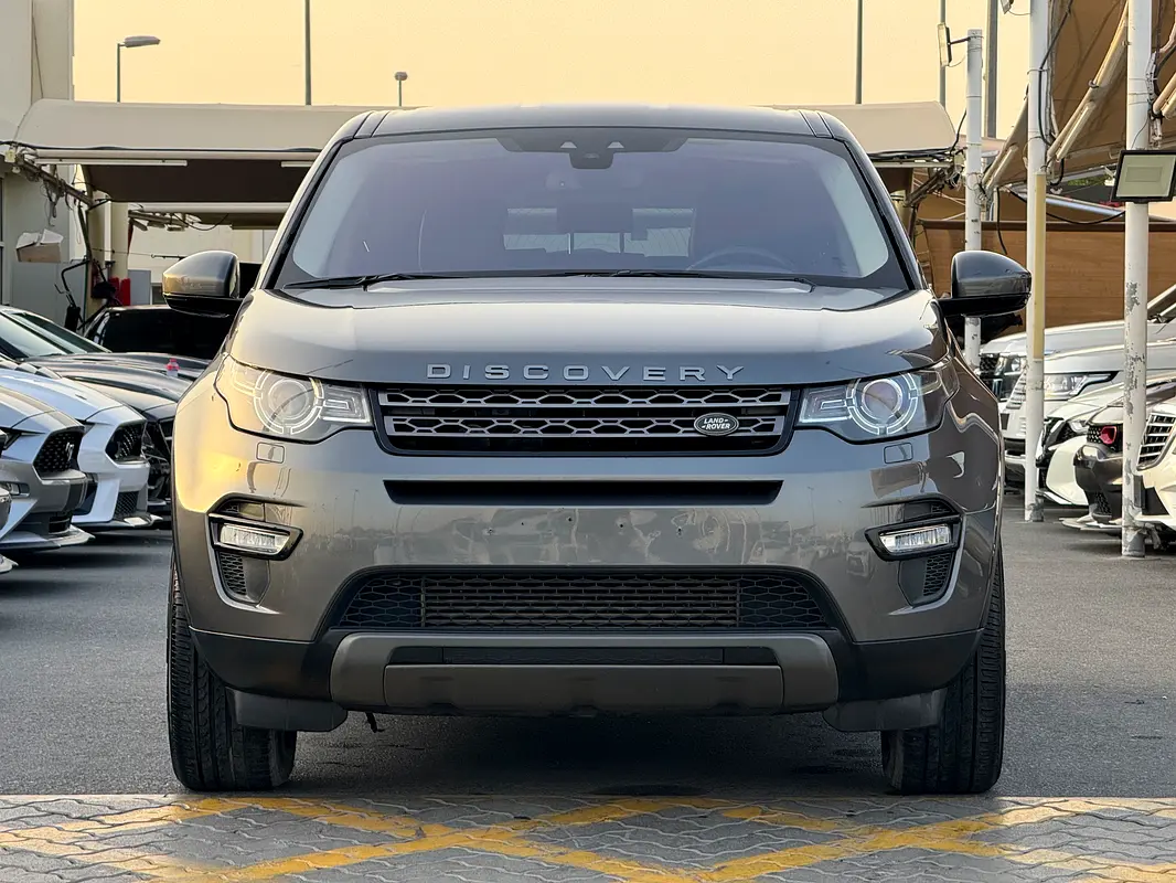 Land Rover Discovery 2016 — photo 1 of 20