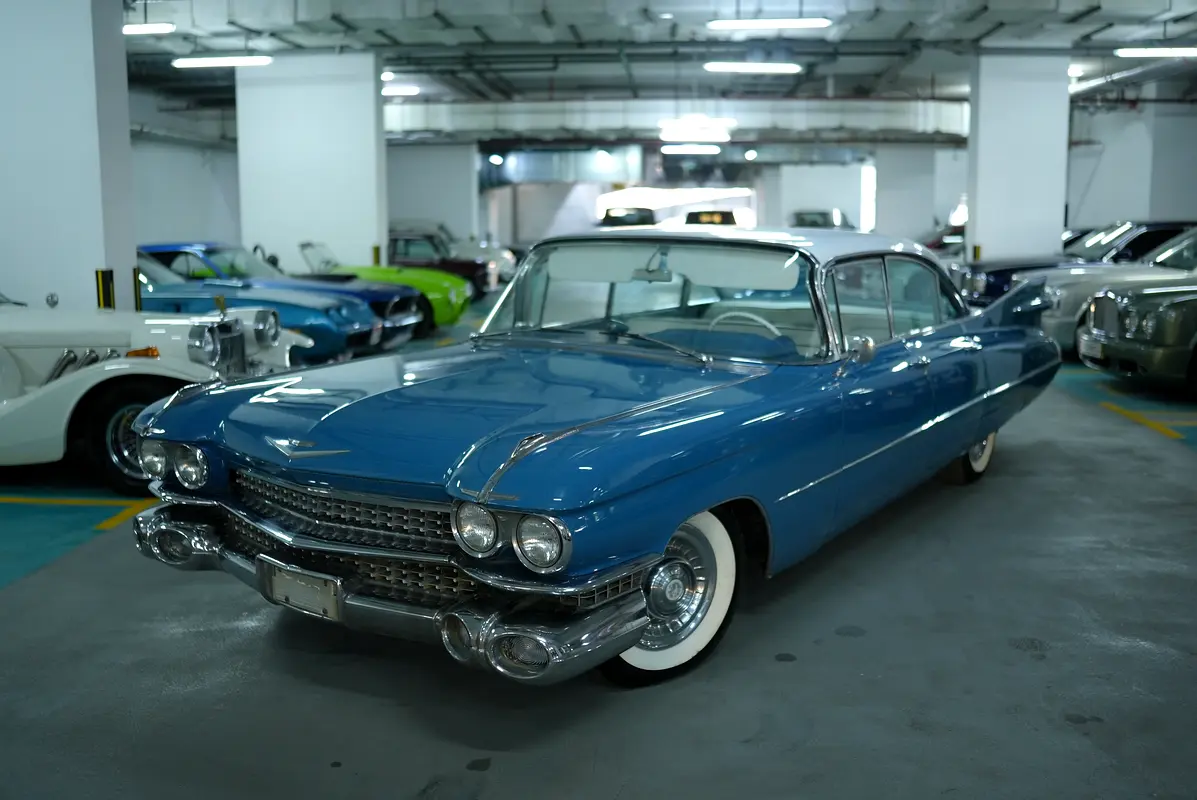 Cadillac DTS/De Ville 1959 — photo 1 of 17
