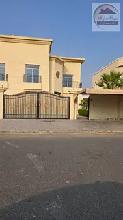 Villa for rent in Al-Hawshi neighborhood, five master bedrooms, 5000 sq ft, close to the bridge and