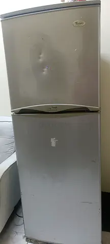 Refrigerator for Sale for scrap --Not working Need Refil Gas 90AED