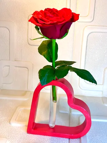 Elegant Heart-Shaped Vase with Fresh Rose