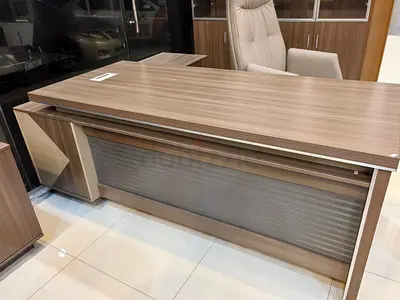 Modern Office Desk with Sleek Design