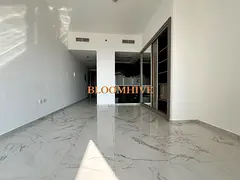 High End Quality Bright Studio Semi Close Kitchen Relaxing view