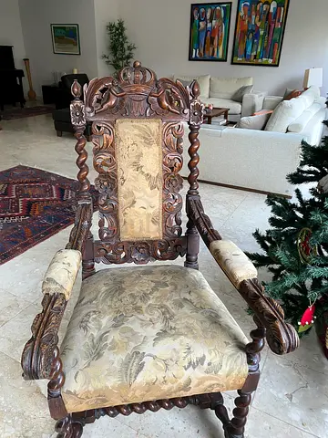 Baroque Style Wooden Armchair (Dimensions: 62 x 72 x 122 cm)