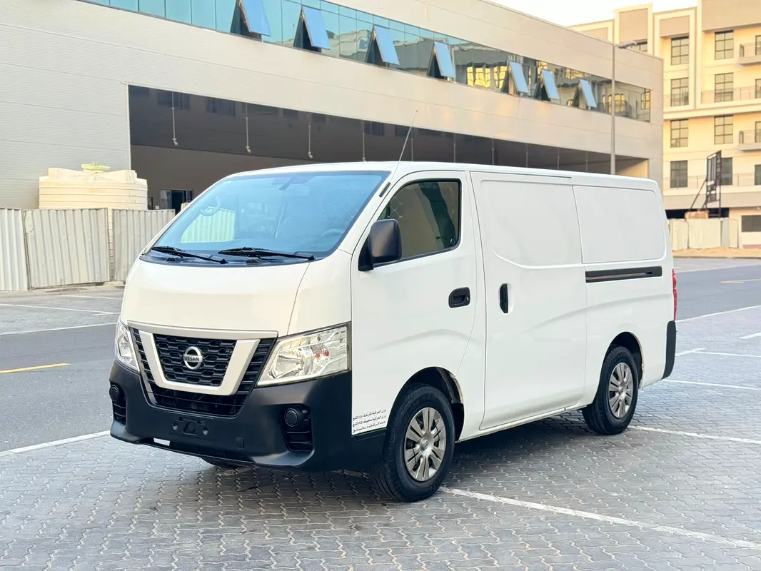 Nissan Urvan 2020 — photo 1 of 15