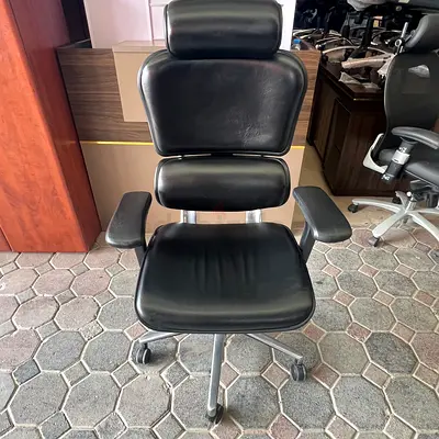 ergonomic Genuine leather chair with headrest