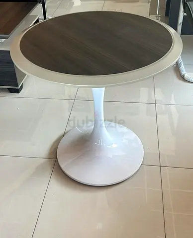 Stylish Round Side Table with Sleek Design