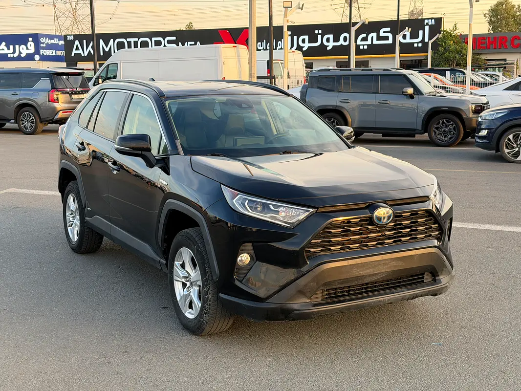 Toyota Rav 4 2021 — photo 1 of 15
