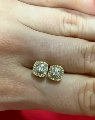 Yellow gold Elegant Square Stud Earrings with diamonds with all the documents and certificate