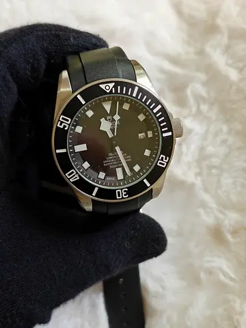 Men watch Tudor