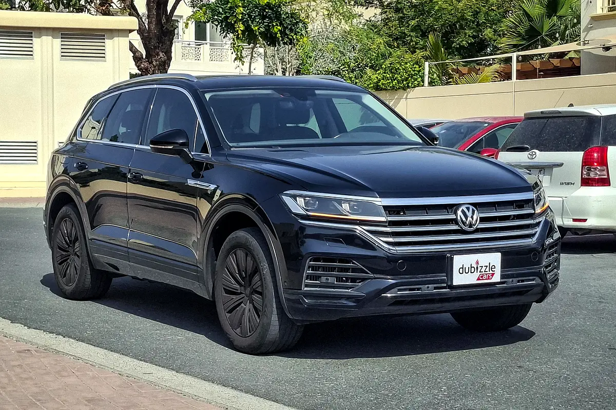 Volkswagen Touareg 2020 — photo 1 of 15