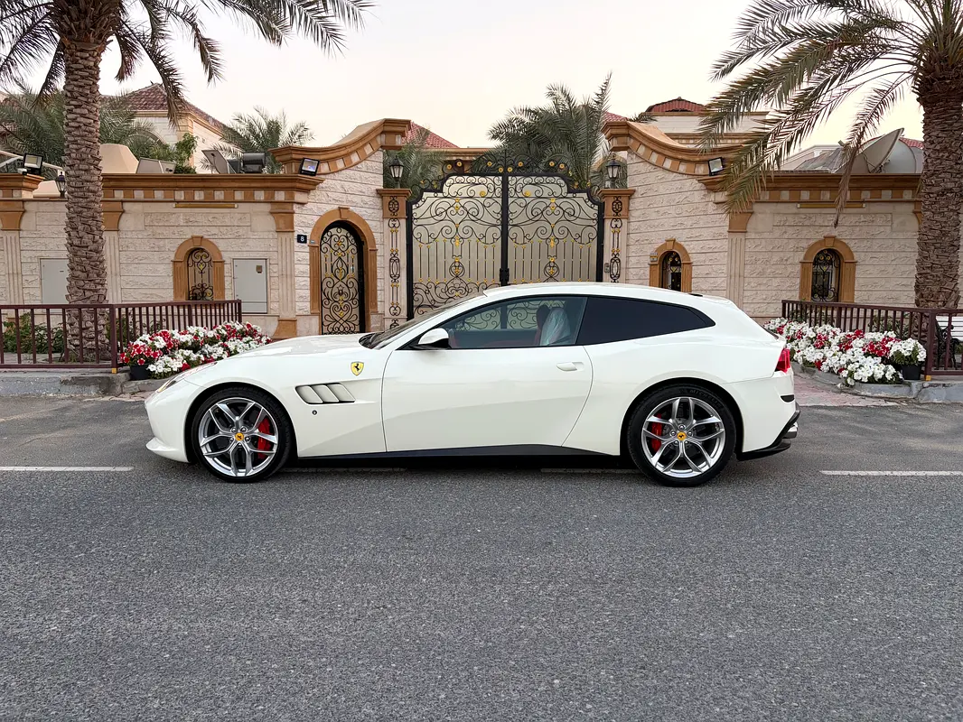 Ferrari GTC4 Lusso T 2018 — photo 1 of 16