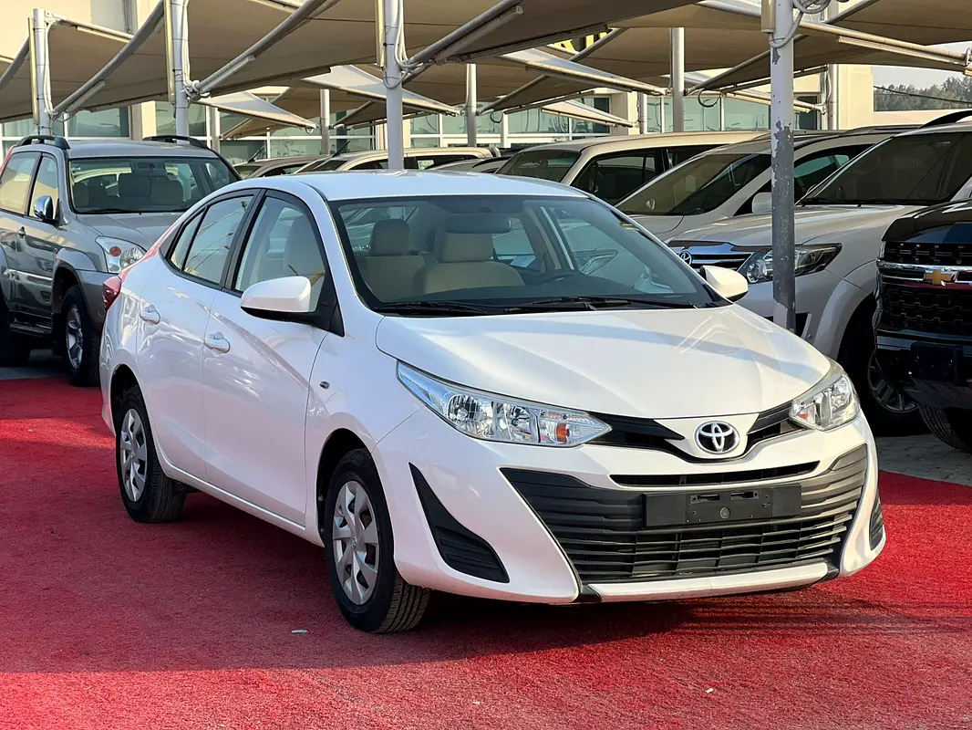 Toyota Yaris 2018 — photo 1 of 15