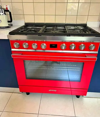 New Smeg Top 6 Burner Gas Down Oven Electric Cooker Range Size 90×60 cm Beautiful Red Color
