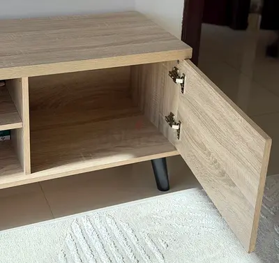 طاولة شاشة متر ونصف | One and a half meter screen table