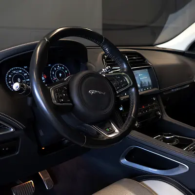 2019 Jaguar F-PACE photo 11