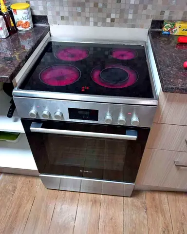 Bosch Latest cooking range 60/60 Electric Oven with Touch Controls, free delivery installation