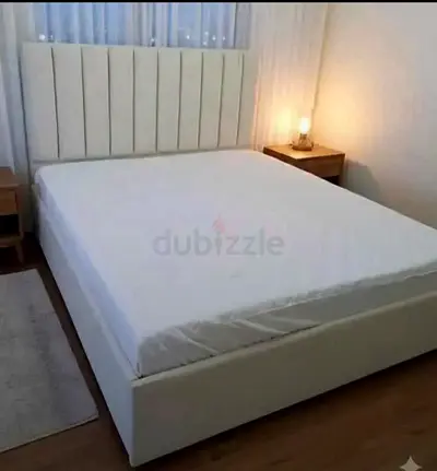 Modern White Bed Frame with spring mattres size 180/200 king
