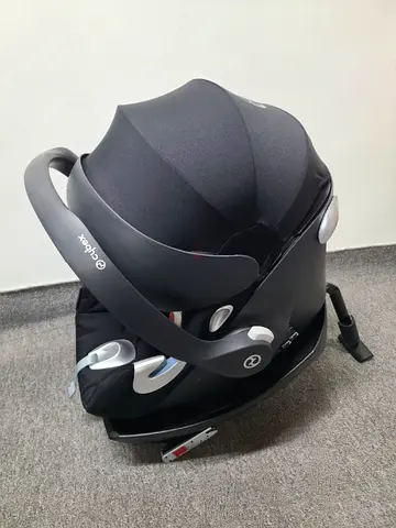 Cybex Aton Q car seat with Cybex 2-Fix base, ISOFIX car seat base