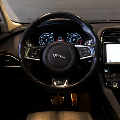2019 Jaguar F-PACE photo 13
