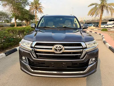 Toyota Land Cruiser VXR 5.7L 2019 GCC accident free original paint first owner