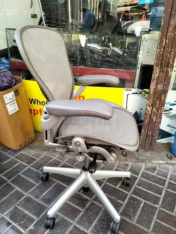 For selling Herman Miller Aeron chair good condition same look new one available