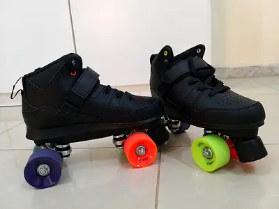 ROLLER SKATES (size 40) + Helmet + Protection Set (NEW - NEVER USED)