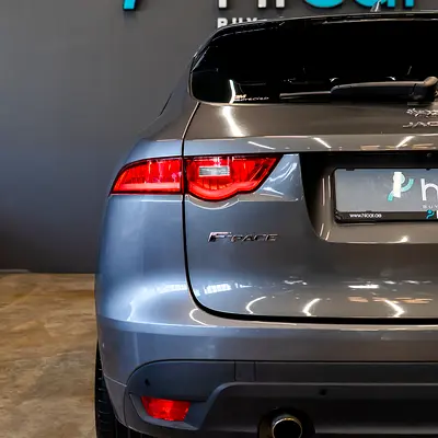 2019 Jaguar F-PACE photo 6