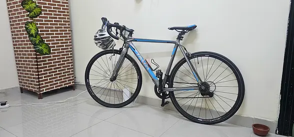 High-Performance Road Bike with Helmet