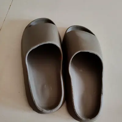 Size 41 Casual Lightweight Slippers