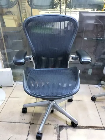 For selling Herman Miller Aeron chair size B and C available