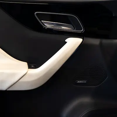 2019 Jaguar F-PACE photo 9