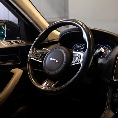 2019 Jaguar F-PACE photo 12