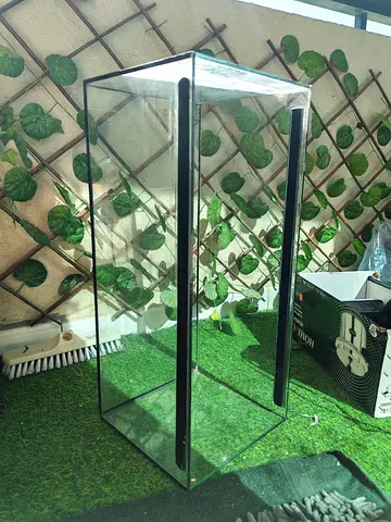 Almost new aquarium tank 65x25, including all accessories filter,air stone and different pebbles.