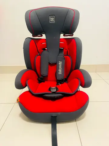 Baby car seat for up to 12 years kids/ price negotiable can be delivered in any and around deira