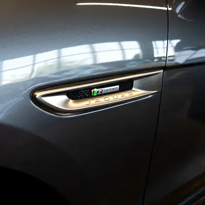 2019 Jaguar F-PACE photo 8
