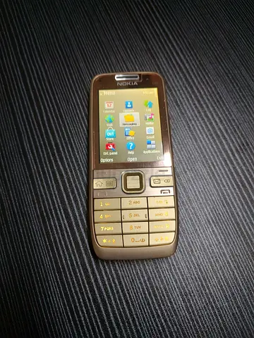 Nokia E52